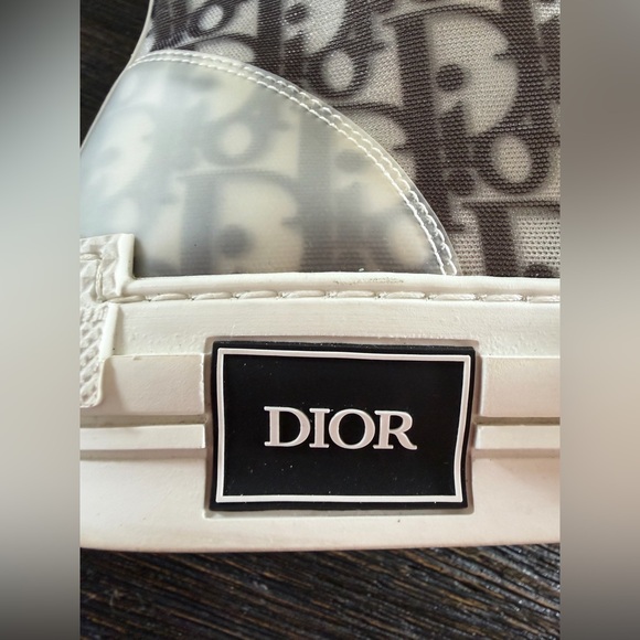 League High-Top Sneaker White and Black Dior Oblique Canvas
Men’s size 47 - Picture 2 of 10